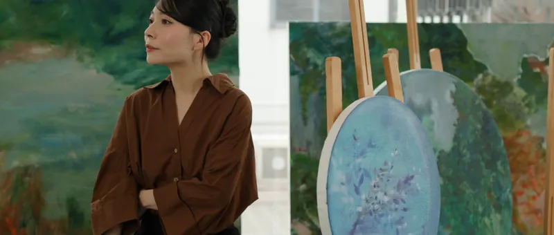 On set, the artist at work